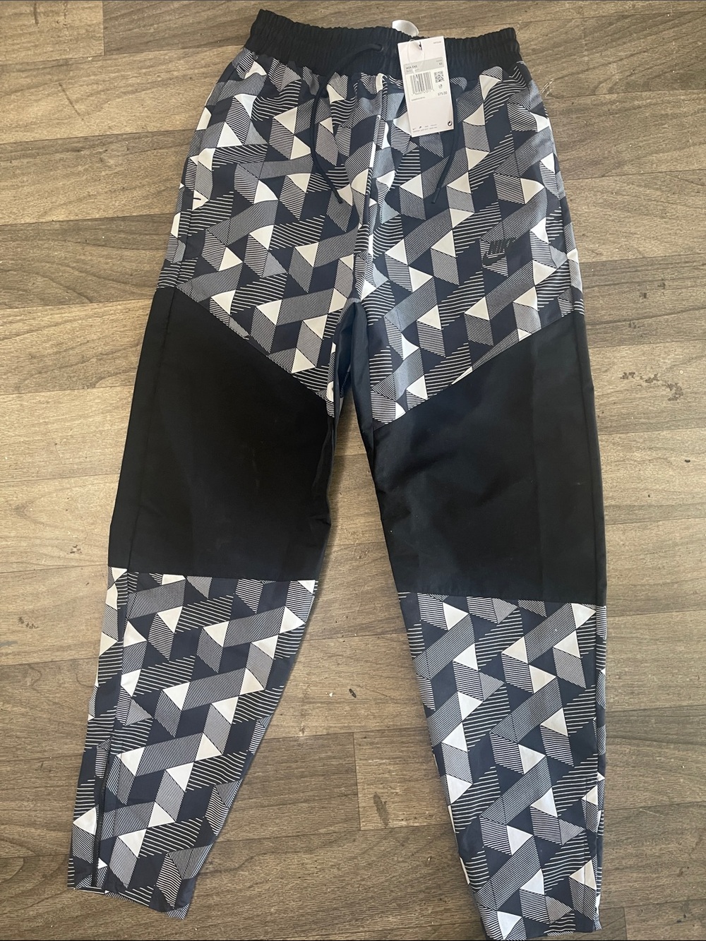 Nike Women’s Black & Gray Geometric Athletic Shorts